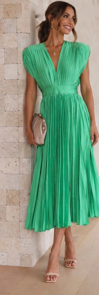 Emeline New York™ | Timeless Pleated Midi Dress
