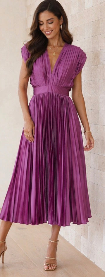 Emeline New York™ | Timeless Pleated Midi Dress