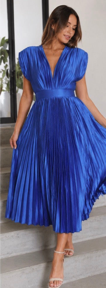 Emeline New York™ | Timeless Pleated Midi Dress