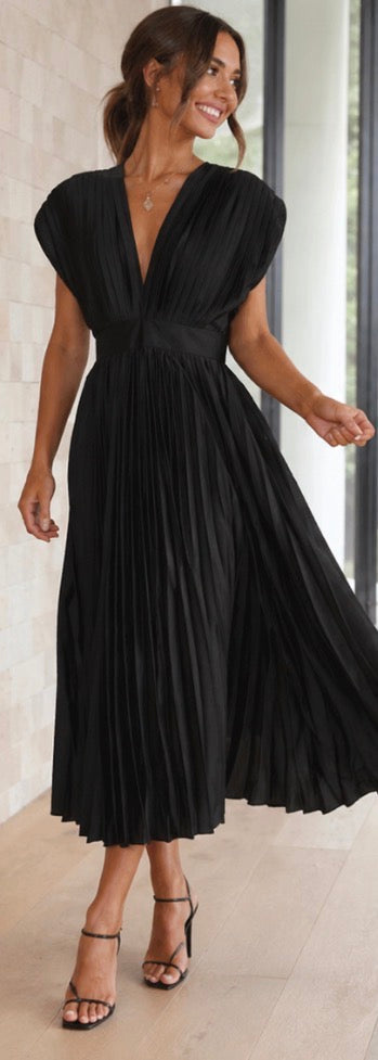 Emeline New York™ | Timeless Pleated Midi Dress